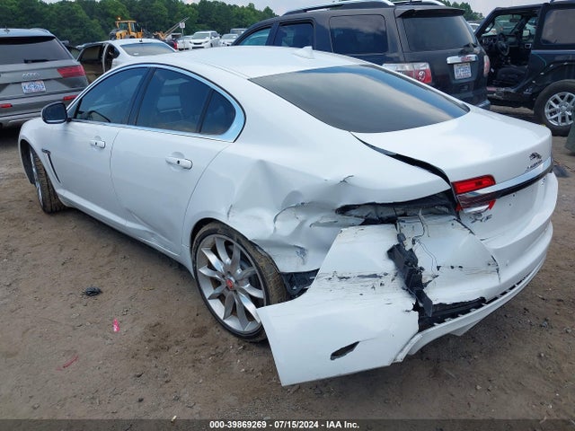 2015 JAGUAR XF SAJWA0HP3FMU67117 Photo 2