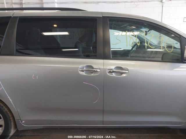 Toyota Sienna Xle 7 Passenger 2015 5TDDK3DC9FS109760 Image 13
