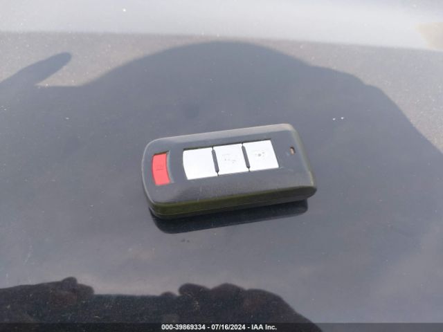 JA4AD3A35JJ004263 Mitsubishi Outlander Se