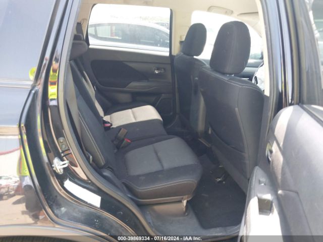 JA4AD3A35JJ004263 Mitsubishi Outlander Se