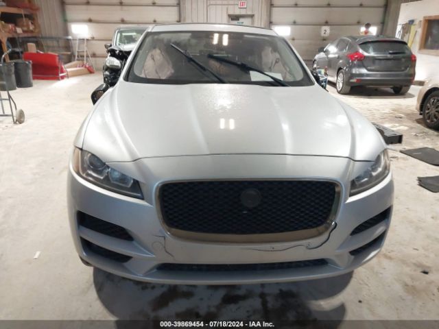 SADCJ2GX9JA236025 Jaguar F-pace 30t Premium