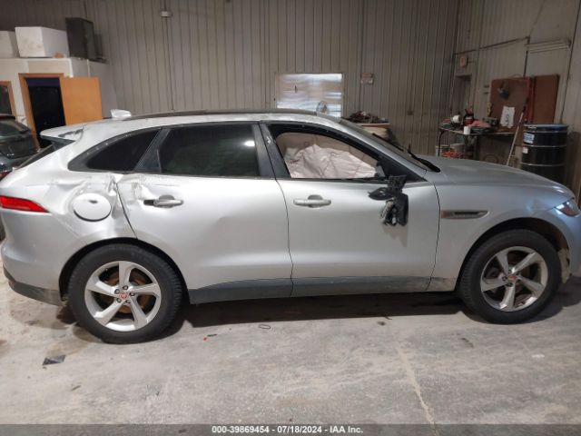 SADCJ2GX9JA236025 Jaguar F-pace 30t Premium