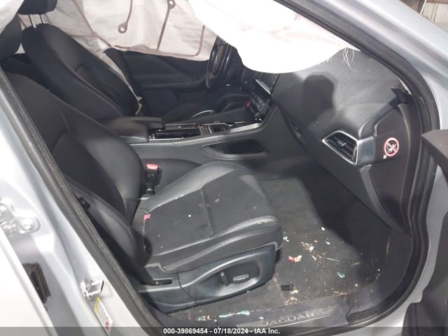 SADCJ2GX9JA236025 Jaguar F-pace 30t Premium