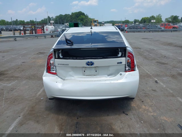 Toyota Prius Two 2015 JTDKN3DU3F1926548 Image 16