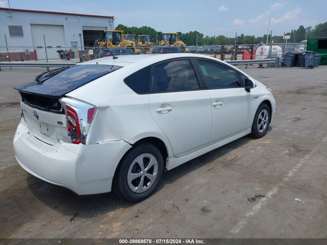 Toyota Prius Two 2015 JTDKN3DU3F1926548 Image 4
