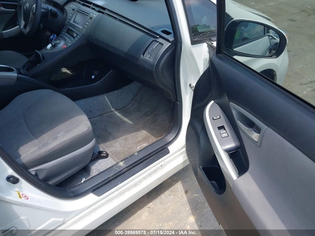 Toyota Prius Two 2015 JTDKN3DU3F1926548 Image 5