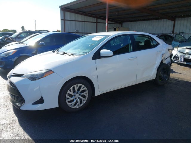 Toyota COROLLA LE 2018 2T1BURHE2JC069930 Image 2