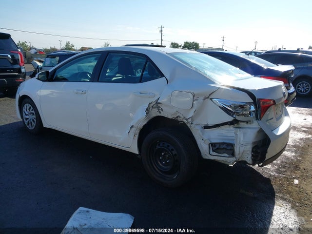 Toyota COROLLA LE 2018 2T1BURHE2JC069930 Image 3