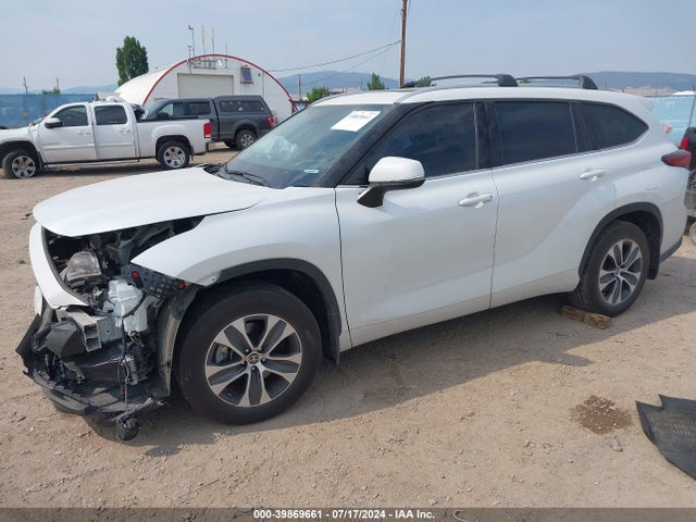Toyota Highlander Xle 2022 5TDGZRBH2NS237718 Image 2