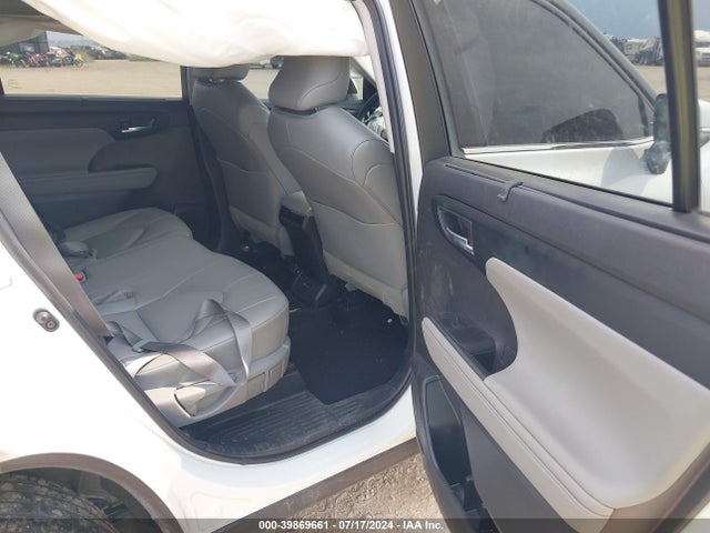 Toyota Highlander Xle 2022 5TDGZRBH2NS237718 Image 8