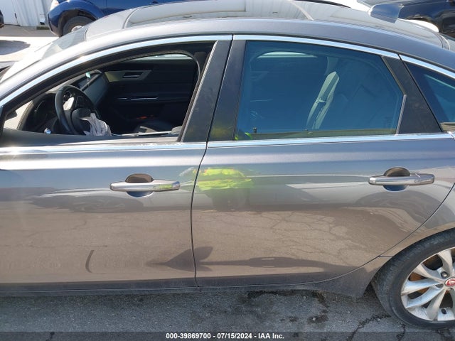 SAJBJ4FX3JCY55780 Jaguar Xf 25t Premium