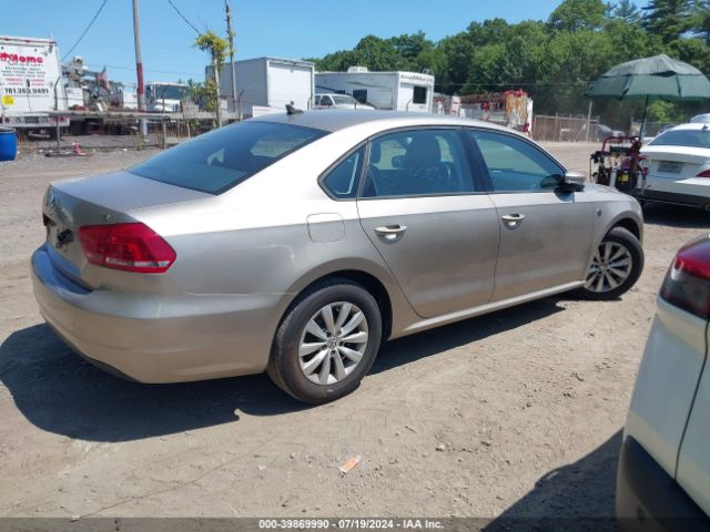 1VWAT7A37FC038052 Volkswagen Passat 1.8t Wolfsburg Edition