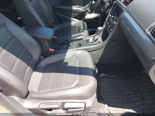1VWAT7A37FC038052 Volkswagen Passat 1.8t Wolfsburg Edition