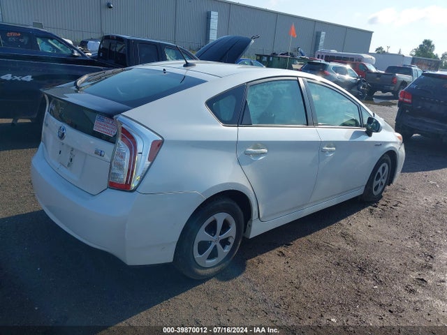 JTDKN3DUXE0389844 Toyota Prius Three
