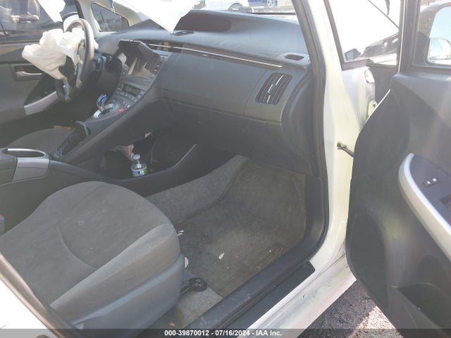 JTDKN3DUXE0389844 Toyota Prius Three