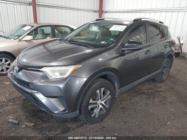 Toyota RAV4 LE 2016 JTMZFREV0GJ081729 Image 2