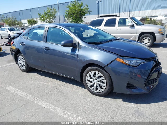 Toyota COROLLA LE 2018 5YFBURHE1JP800850 главное изображение