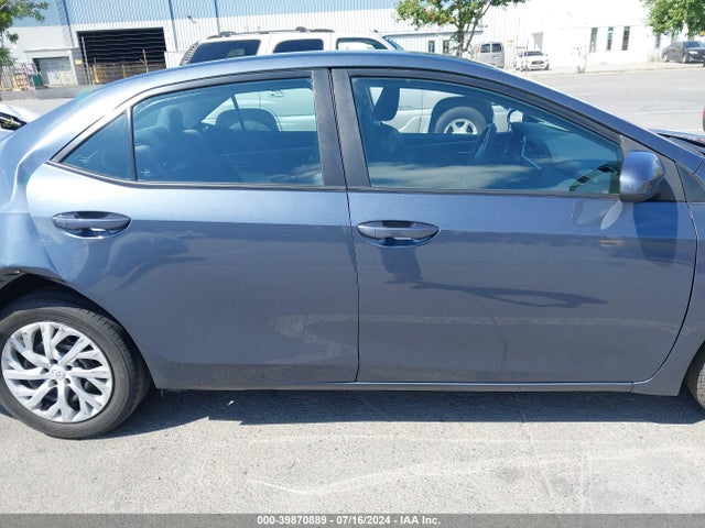 Toyota COROLLA LE 2018 5YFBURHE1JP800850 Image 13