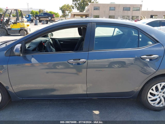 Toyota COROLLA LE 2018 5YFBURHE1JP800850 Image 14