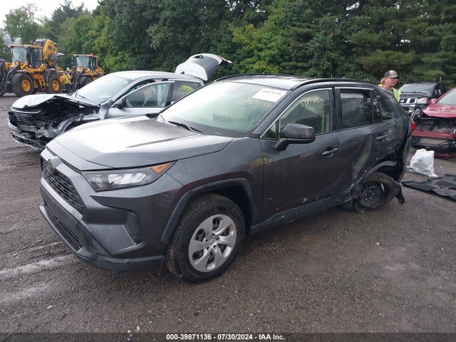 Toyota RAV4 LE 2019 JTMF1RFV3KD024741 Image 2