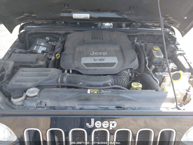 1C4BJWEG4HL573041 Jeep Wrangler Unlimited Sahara 4x4