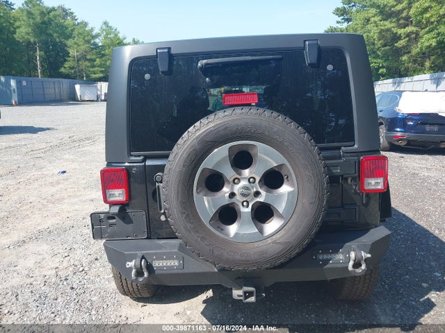 1C4BJWEG4HL573041 Jeep Wrangler Unlimited Sahara 4x4