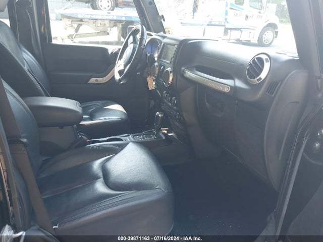 1C4BJWEG4HL573041 Jeep Wrangler Unlimited Sahara 4x4