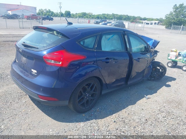 Ford FOCUS SE 2016 1FADP3K23GL263336 Image 4
