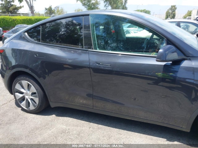 Tesla Model Y Long Range/rwd 2024 7SAYGDED2RF050935 Image 13