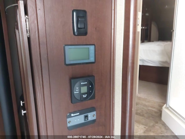 Продажа на аукционе авто 2016 Dutchmen Rv Voltage V M-3005, vin: 4YDF33029GZ990346, номер лота: 39871745