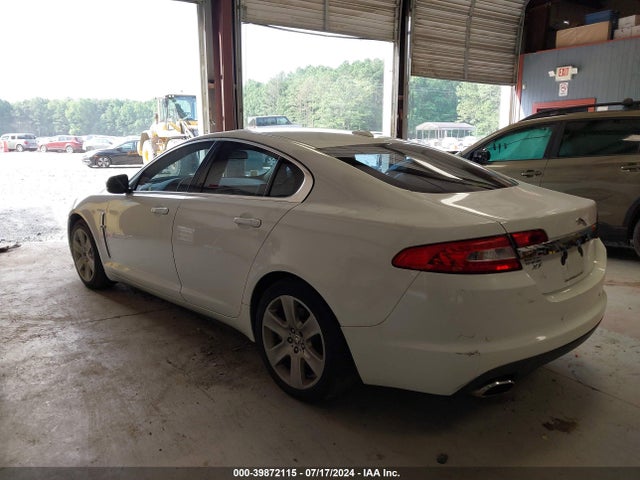 2011 JAGUAR XF SAJWA0FB0BLR84804 Photo 2