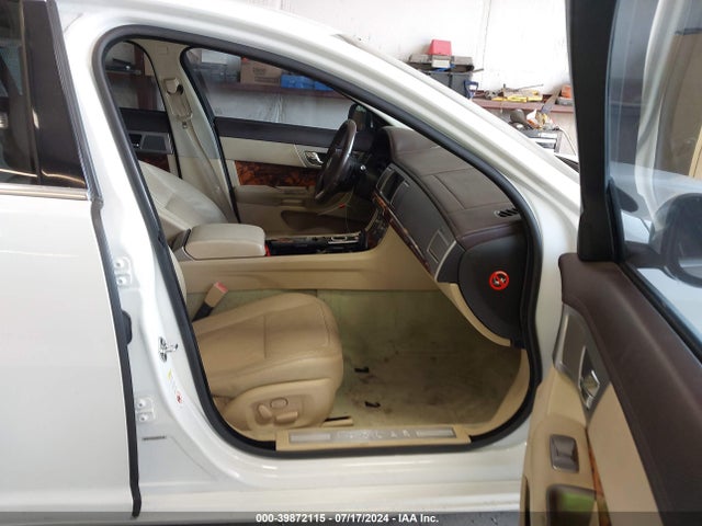 2011 JAGUAR XF SAJWA0FB0BLR84804 Photo 4