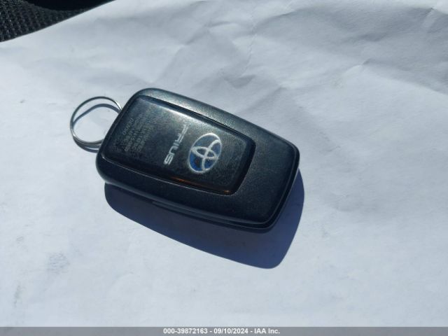 JTDKBRFUXJ3588975 Toyota Prius