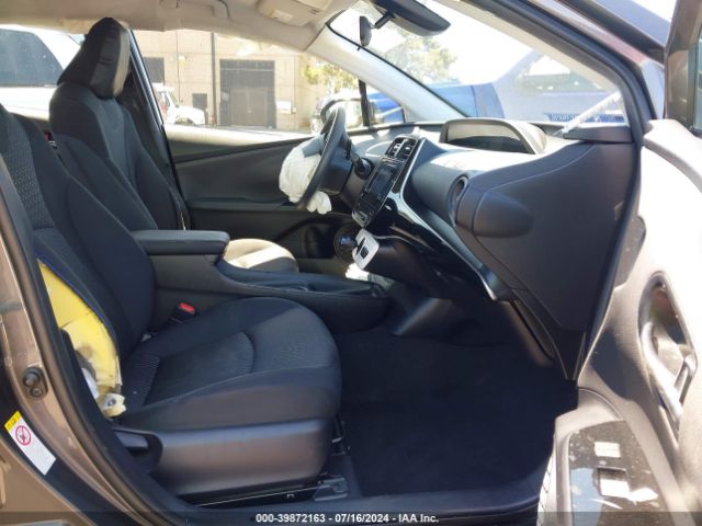 JTDKBRFUXJ3588975 Toyota Prius