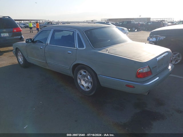 2002 JAGUAR XJ8 SAJDA24C62LF41736 Photo 2