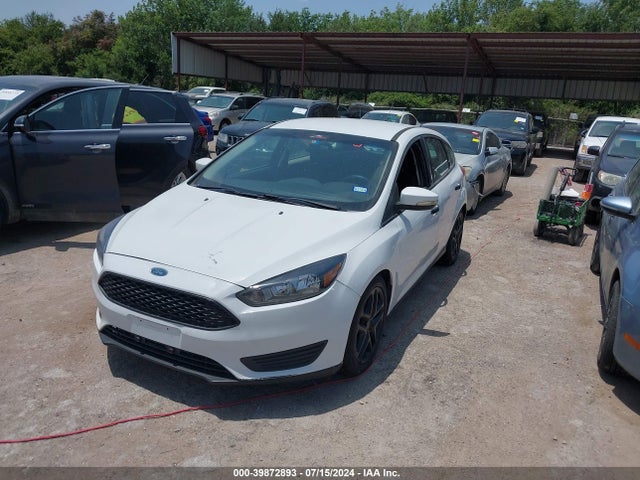 Ford FOCUS SE 2016 1FADP3K22GL221823 Image 2