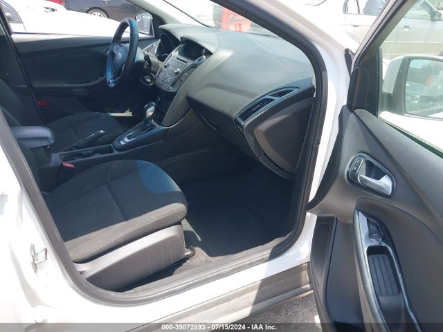 Ford FOCUS SE 2016 1FADP3K22GL221823 Image 5