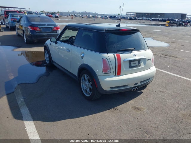 2005 MINI COOPER S WMWRE33455TG95736 Photo 2