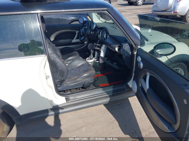 2005 MINI COOPER S WMWRE33455TG95736 Photo 4