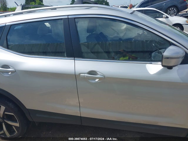 JN1BJ1CV8NW341284 Nissan Rogue Sport Sl Fwd Xtronic Cvt