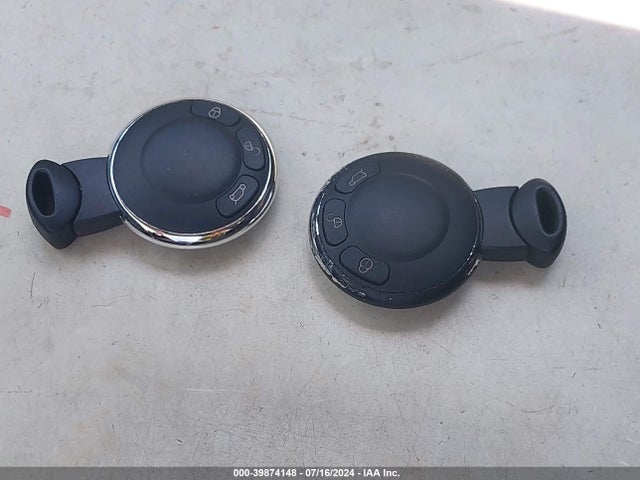 2010 MINI COOPER S WMWMF7C59ATZ70068 Photo 10