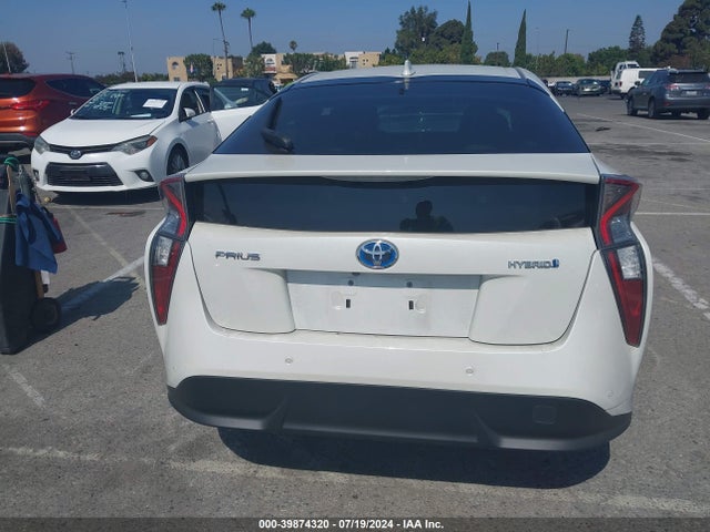 Toyota Prius Three Touring 2018 JTDKARFUXJ3059819 Image 16