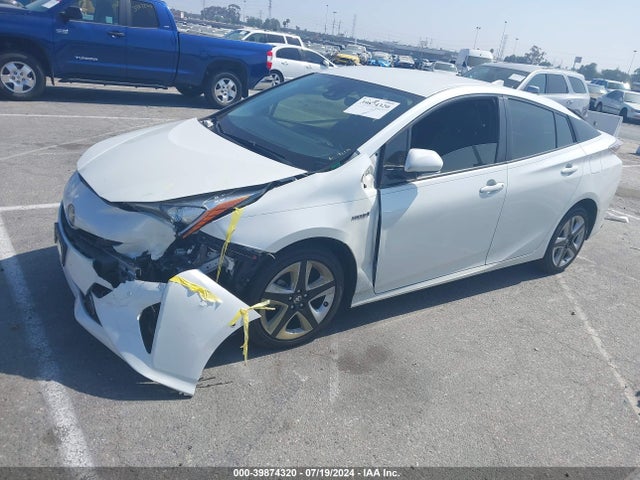 Toyota Prius Three Touring 2018 JTDKARFUXJ3059819 Image 2