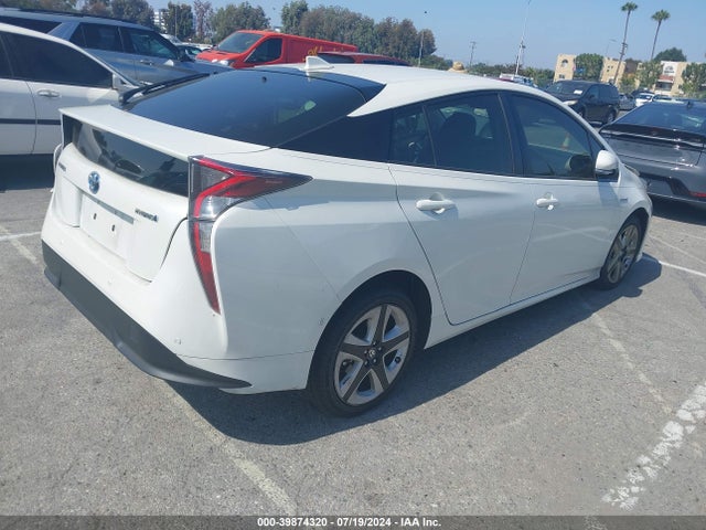 Toyota Prius Three Touring 2018 JTDKARFUXJ3059819 Image 4