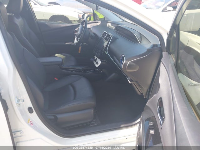 Toyota Prius Three Touring 2018 JTDKARFUXJ3059819 Image 5