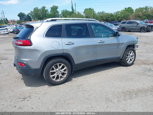1C4PJMCB8HW570756 Jeep Cherokee Latitude 4x4