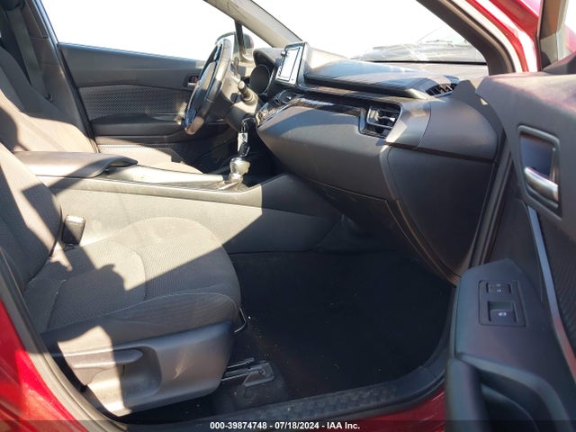 39874748 :رقم المزاد ، NMTKHMBX0JR054642 vin ، 2018 Toyota C-hr Xle مزاد بيع