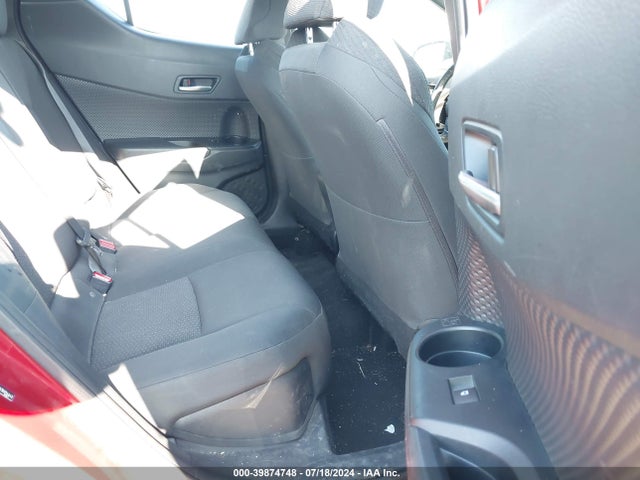 39874748 :رقم المزاد ، NMTKHMBX0JR054642 vin ، 2018 Toyota C-hr Xle مزاد بيع