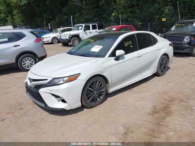Toyota CAMRY XSE 2018 4T1B61HK0JU147122 Image 2