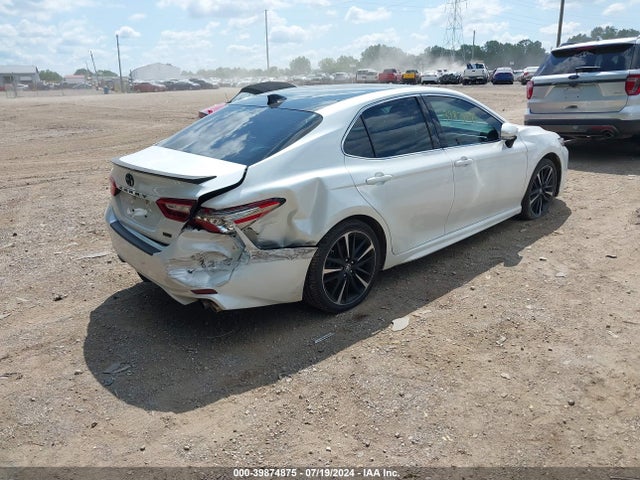 Toyota CAMRY XSE 2018 4T1B61HK0JU147122 Image 4